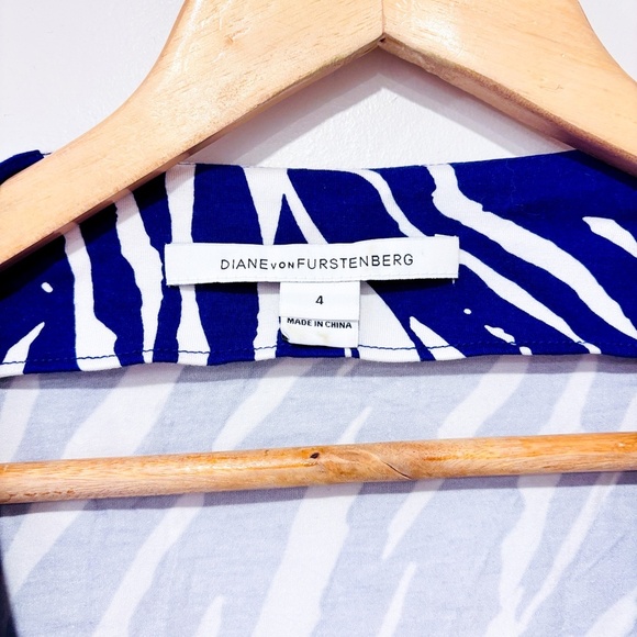 DIANE VON FURSTENBERG Blue zebra wrap dress - Picture 7 of 11